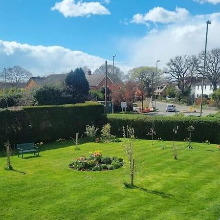 Spacious Self Contained Flat In Superb Location Lymington Kültér fotó